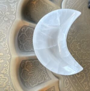 Crescent shape selenite bowl